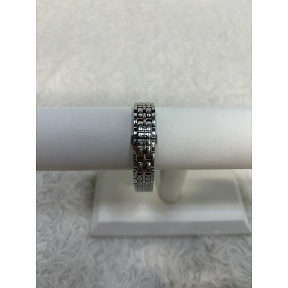 Seiko Womens Quartz Watch 1N00-0GR0 2 Tone Bracelet Band Case MOP Dial Arabic - Picture 5 of 5